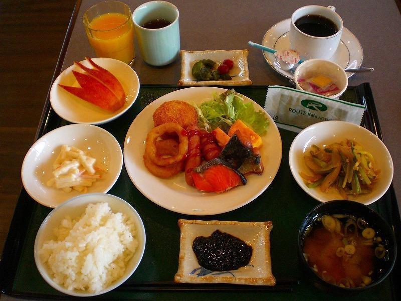 Hotel Route-Inn Toyama Ekimae Bagian luar foto